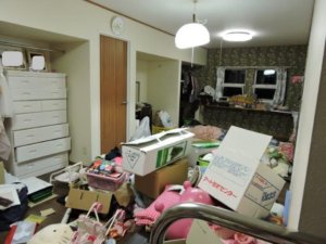 ビフォーアフター 片付け前 物置部屋